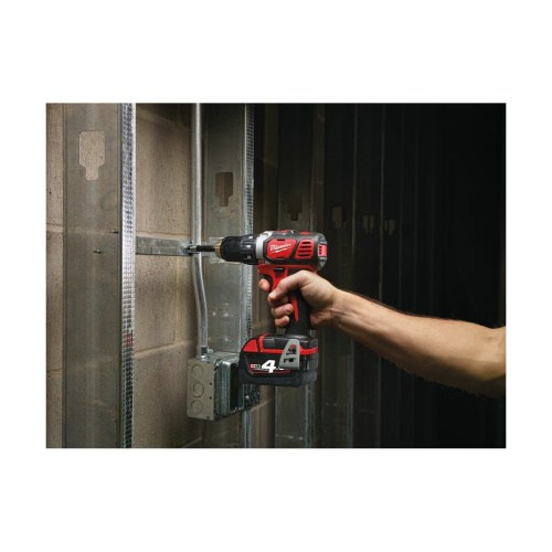 Дрель-шуруповерт Milwaukee M18 BDD-402C (4933443565) 2АКБ+ЗУ безуд